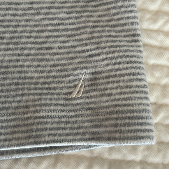 Nautica Tunic top 3/4 Sleeve Notch neck with chain detail size Small - Picture 9 of 11